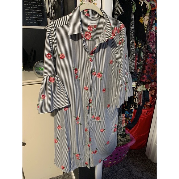 BUTTON DOWN FLORAL DRESS - Picture 2 of 5